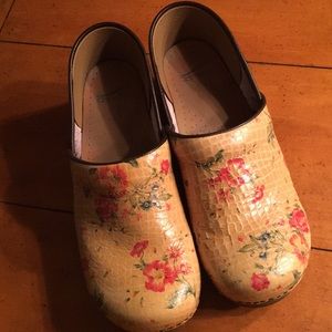 Dansko Women’s Clog Size 42 NEW